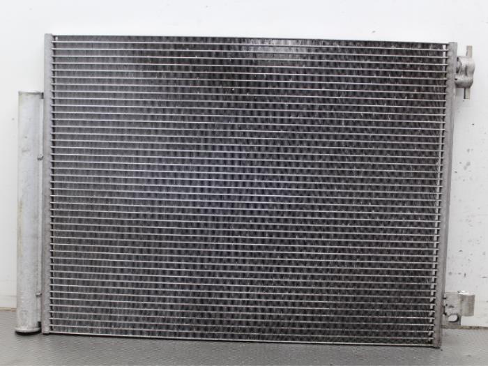 Gebruikte Radiateur Airco Renault Clio IV (5R) 0.9 Energy TCE 90 12V Prijs € 51,00 Margeregeling aangeboden door Gebr Opdam B.V.
