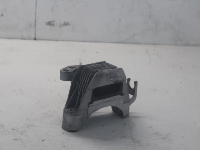 Gebruikte Motorrubber Opel Astra J Sports Tourer (PD8/PE8/PF8) 1.7 CDTi 16V Prijs € 26,00 Margeregeling aangeboden door Gebr Opdam B.V.