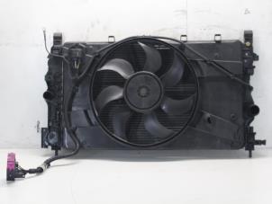 Gebruikte Radiateur Opel Astra J Sports Tourer (PD8/PE8/PF8) 1.7 CDTi 16V Prijs € 76,00 Margeregeling aangeboden door Gebr Opdam B.V.