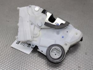 Gebruikte Deurslot Mechaniek 4Deurs links-voor Toyota Prius (ZVW3) 1.8 16V Prijs op aanvraag aangeboden door Gebr Opdam B.V.