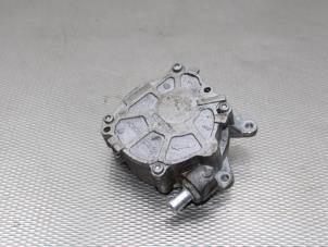 Gebruikte Vacuumpomp (Diesel) Volkswagen Transporter T5 2.0 TDI DRF Prijs op aanvraag aangeboden door Gebr Opdam B.V.