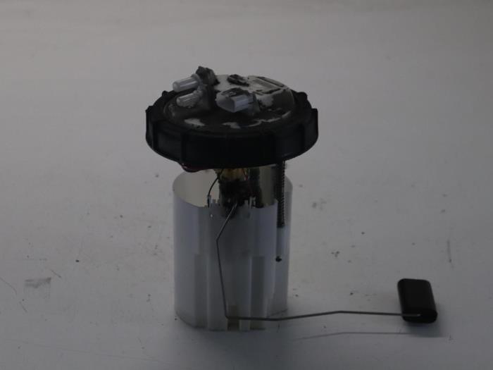 Gebruikte Tank element Pomp Renault Megane III Grandtour (KZ) 1.5 dCi 110 Prijs € 34,00 Margeregeling aangeboden door Gebr Opdam B.V.