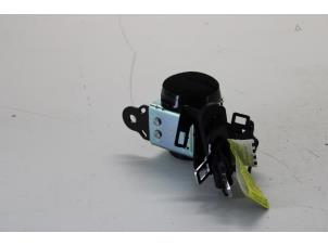 Gebruikte Veiligheidsgordel midden-achter Toyota Verso S 1.33 16V Dual VVT-I Prijs op aanvraag aangeboden door Gebr Opdam B.V.