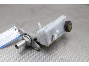 Gebruikte Hoofdremcilinder Mercedes Citan (415.6) 1.5 111 CDI Prijs € 30,00 Margeregeling aangeboden door Gebr Opdam B.V.