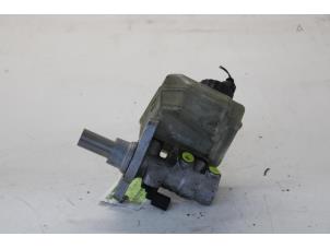 Gebruikte Hoofdremcilinder Volkswagen Tiguan (5N1/2) 2.0 TSI 16V 4Motion Prijs € 40,00 Margeregeling aangeboden door Gebr Opdam B.V.