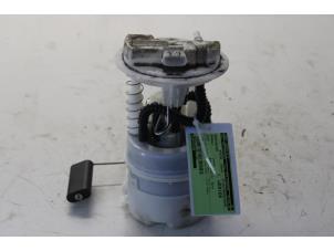 Gebruikte Benzinepomp Renault Clio III (BR/CR) 1.2 16V TCe 100 Prijs € 30,00 Margeregeling aangeboden door Gebr Opdam B.V.