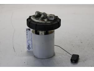 Gebruikte Benzinepomp Renault Twingo (C06) 1.2 Prijs € 26,00 Margeregeling aangeboden door Gebr Opdam B.V.