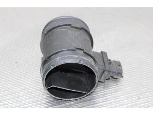 Gebruikte Luchthoeveelheidsmeter Opel Combo 1.3 CDTI 16V ecoFlex Prijs € 26,00 Margeregeling aangeboden door Gebr Opdam B.V.