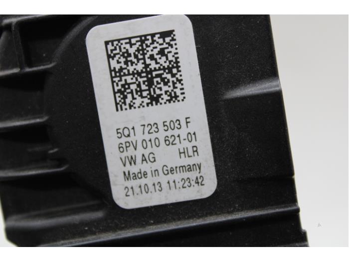 Gaspedaalpositie Sensor van een Volkswagen Golf VII (AUA) 1.6 TDI BlueMotion 16V 2013