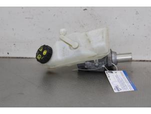 Gebruikte Hoofdremcilinder Volvo V40 (MV) 1.5 T2 16V Geartronic Prijs € 42,00 Margeregeling aangeboden door Gebr Opdam B.V.