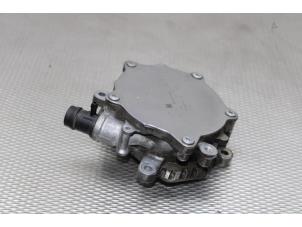 Gebruikte Vacuumpomp (Benzine) Mercedes CLA (117.3) 1.6 CLA-180 16V Prijs € 38,00 Margeregeling aangeboden door Gebr Opdam B.V.