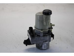 Gebruikte Pomp Servo Dacia Logan MCV (KS) 1.5 dCi Prijs € 85,00 Margeregeling aangeboden door Gebr Opdam B.V.