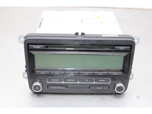 Gebruikte Radio CD Speler Volkswagen Jetta III (1K2) 1.4 TSI 122 16V Prijs op aanvraag aangeboden door Gebr Opdam B.V.