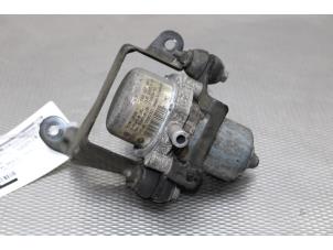 Gebruikte Vacuumpomp Rembekrachtiging Volkswagen Polo VI (AW1) 1.0 TSI 12V Prijs € 26,00 Margeregeling aangeboden door Gebr Opdam B.V.