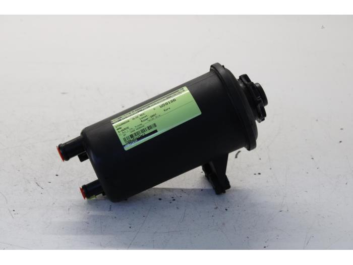 Gebruikte Servo Oliereservoir BMW 5 serie (E60) 545i 32V Prijs op aanvraag aangeboden door Gebr Opdam B.V.