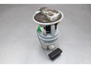 Gebruikte Benzinepomp Dacia Duster (HS) 1.6 16V Prijs € 60,00 Margeregeling aangeboden door Gebr Opdam B.V.