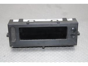 Gebruikte Display Interieur Renault Clio III (BR/CR) 1.5 dCi FAP Prijs € 34,00 Margeregeling aangeboden door Gebr Opdam B.V.