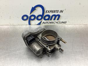 Gebruikte Gasklephuis Opel Omega B (25/26/27) 2.2 16V Prijs € 42,00 Margeregeling aangeboden door Gebr Opdam B.V.