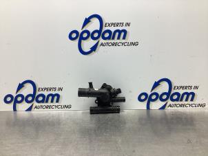 Gebruikte Thermostaathuis Nissan Primera Wagon (W12) 1.9 dCi Prijs € 34,00 Margeregeling aangeboden door Gebr Opdam B.V.