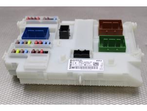 Gebruikte Zekeringkast Volvo V60 I (FW/GW) 2.4 D6 20V AWD Twin Engine Plug-in Hybrid Prijs op aanvraag aangeboden door Gebr Opdam B.V.