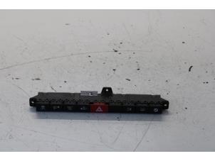 Gebruikte Paniekverlichtings Schakelaar Fiat Panda/Pandina (312) 0.9 TwinAir 60 Prijs € 30,00 Margeregeling aangeboden door Gebr Opdam B.V.