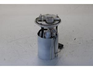 Gebruikte Benzinepomp Opel Corsa D 1.2 16V Prijs € 42,00 Margeregeling aangeboden door Gebr Opdam B.V.