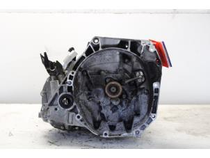 Gebruikte Versnellingsbak Renault Clio IV (5R) 0.9 Energy TCE 90 12V Prijs € 510,00 Margeregeling aangeboden door Gebr Opdam B.V.