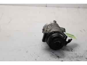 Gebruikte Pomp Airco Opel Zafira (F75) 1.8 16V Prijs € 42,00 Margeregeling aangeboden door Gebr Opdam B.V.