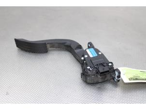 Gebruikte Gaspedaalpositie Sensor Renault Twingo II (CN) 1.2 16V Prijs € 42,00 Margeregeling aangeboden door Gebr Opdam B.V.