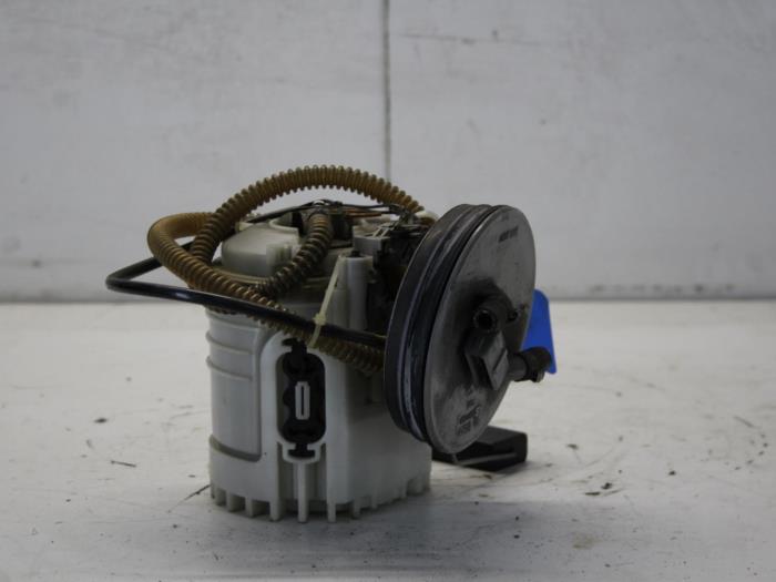 Gebruikte Benzinepomp Volkswagen Polo III (6N1) 1.4i 60 Prijs € 24,00 Margeregeling aangeboden door Gebr Opdam B.V.