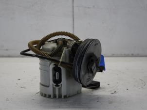 Gebruikte Benzinepomp Volkswagen Polo III (6N1) 1.4i 60 Prijs € 26,00 Margeregeling aangeboden door Gebr Opdam B.V.