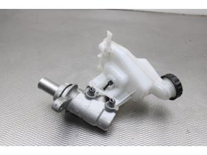 Gebruikte Hoofdremcilinder Peugeot 5008 II (M4/MC/MJ/MR) 1.6 THP 165 Prijs op aanvraag aangeboden door Gebr Opdam B.V.