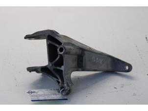 Gebruikte Versnellingsbak Steun Austin Mini Open (R52) 1.6 16V Cooper Prijs op aanvraag aangeboden door Gebr Opdam B.V.