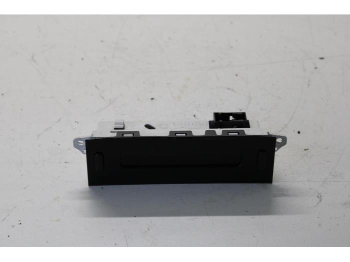 Gebruikte Display Interieur Peugeot 206+ (2L/M) 1.1 XR,XS Prijs op aanvraag aangeboden door Gebr Opdam B.V.