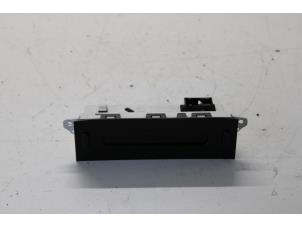 Gebruikte Display Interieur Peugeot 206+ (2L/M) 1.1 XR,XS Prijs op aanvraag aangeboden door Gebr Opdam B.V.