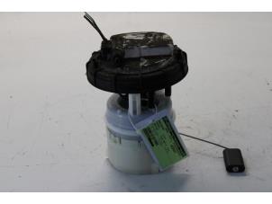 Gebruikte Benzinepomp Peugeot 206+ (2L/M) 1.1 XR,XS Prijs € 30,00 Margeregeling aangeboden door Gebr Opdam B.V.