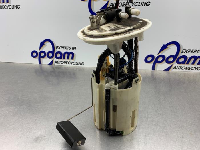 Gebruikte Tank element Pomp Mercedes Vito (639.7) 2.2 109 CDI 16V Prijs € 42,00 Margeregeling aangeboden door Gebr Opdam B.V.