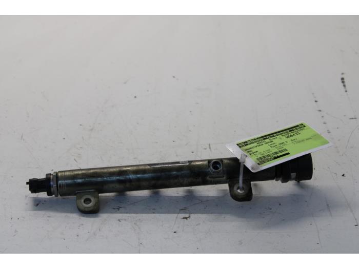 Gebruikte Brandstofdruk sensor Opel Signum (F48) 1.9 CDTI 16V Prijs op aanvraag aangeboden door Gebr Opdam B.V.