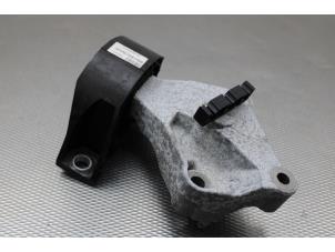 Gebruikte Motorsteun Renault Captur (2R) 0.9 Energy TCE 12V Prijs op aanvraag aangeboden door Gebr Opdam B.V.