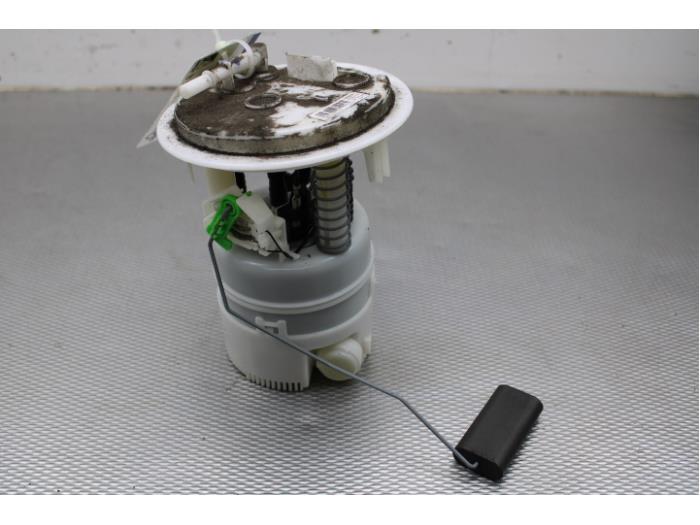 Gebruikte Benzinepomp Peugeot 308 (4A/C) 1.6 16V THP Autom. Prijs € 30,00 Margeregeling aangeboden door Gebr Opdam B.V.