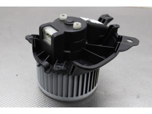 Gebruikte Chaufage Ventilatiemotor Opel Corsa E 1.4 16V Prijs € 21,00 Margeregeling aangeboden door Gebr Opdam B.V.