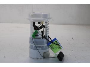 Gebruikte Benzinepomp Renault Twingo II (CN) 1.2 16V Prijs € 34,00 Margeregeling aangeboden door Gebr Opdam B.V.