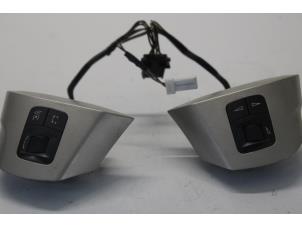 Gebruikte Radiobediening Stuur Opel Corsa D 1.2 16V Prijs op aanvraag aangeboden door Gebr Opdam B.V.