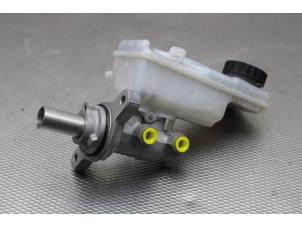 Gebruikte Hoofdremcilinder Renault Kangoo Express (FW) 1.5 dCi 75 FAP Prijs op aanvraag aangeboden door Gebr Opdam B.V.
