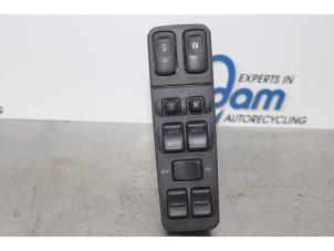 Gebruikte Elektrisch Raam Schakelaar Volvo V40 (VW) 1.8 16V Prijs € 26,00 Margeregeling aangeboden door Gebr Opdam B.V.