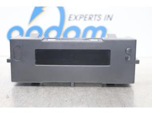 Gebruikte Display Interieur Renault Clio III (BR/CR) 1.2 16V 75 Prijs € 40,00 Margeregeling aangeboden door Gebr Opdam B.V.