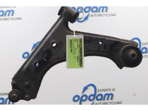 Gebruikte Draagarm onder links-voor Opel Corsa D 1.4 16V Twinport Prijs € 30,00 Margeregeling aangeboden door Gebr Opdam B.V.