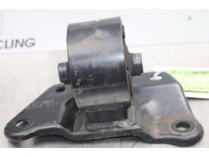 Gebruikte Versnellingsbak Steun Mitsubishi Space Star (DG) 1.6 16V Prijs op aanvraag aangeboden door Gebr Opdam B.V.