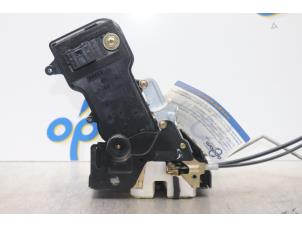 Gebruikte Deurslot Mechaniek 4Deurs rechts-voor Mazda 2 (NB/NC/ND/NE) 1.4 16V Prijs op aanvraag aangeboden door Gebr Opdam B.V.