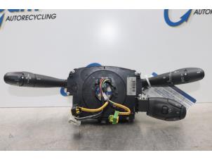 Gebruikte Licht + Raw Schakelaar Peugeot 207/207+ (WA/WC/WM) 1.4 16V VTi Prijs € 47,00 Margeregeling aangeboden door Gebr Opdam B.V.